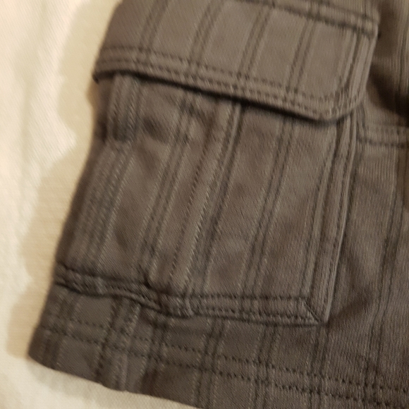 Gymboree boys size 3T gray cargo shorts - Picture 2 of 5